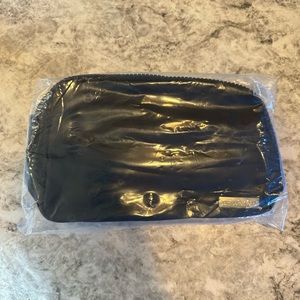 NIP Pampered Chef belt bag (fanny pack) in all black